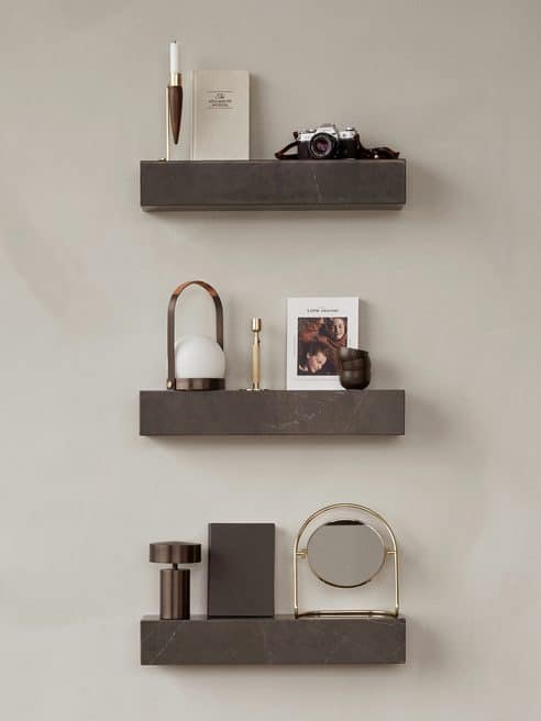 Regale mit Wohnaccessoires von MENU