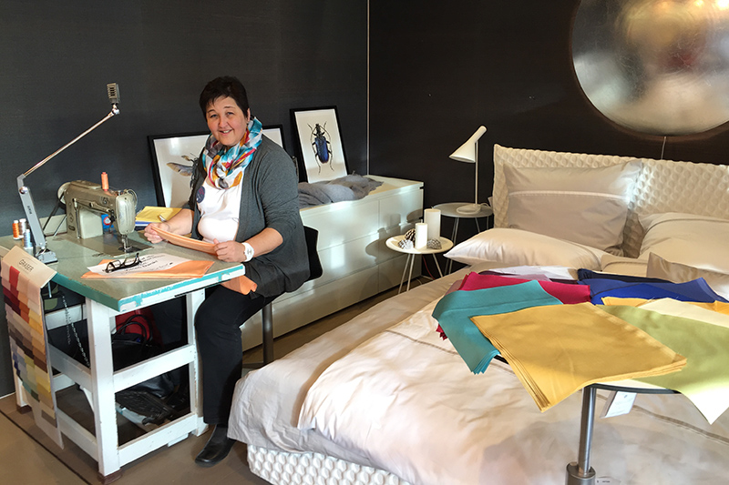 Petra Vetter von der Gaser Bettwäsche Manufaktur stellte Farb- und Designmöglichkeiten von Bettwäschen vor